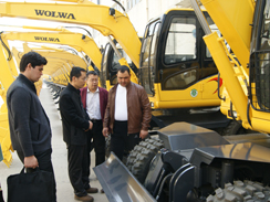 沃爾華集團(tuán)外貿(mào)部創(chuàng)佳績——收獲工程機(jī)械2014年雙單