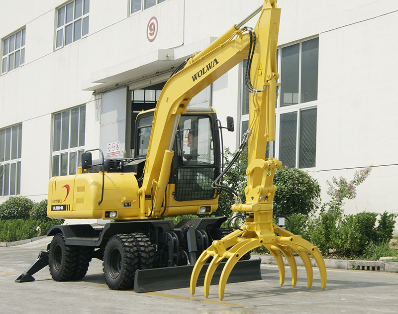 DLS880-9AG 8噸輪式蔗木裝卸機(jī)實(shí)物圖 DLS880-9AG 8噸輪式蔗木裝卸機(jī)實(shí)物圖